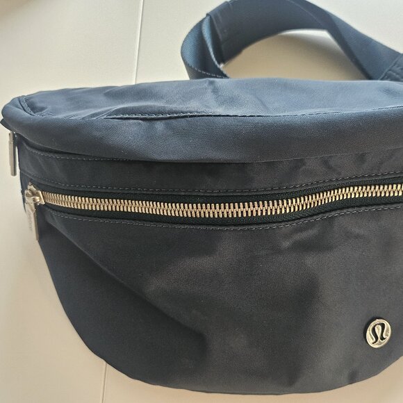 Lululemon Athletica City Adventure Belt Bag 2.5L- Colour: Submarine (Teal) - Picture 4 of 7